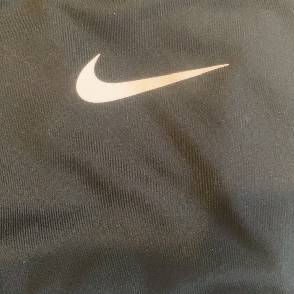 NIKE SPORTBRAS SIZE small fits like a Xs - Picture 3 of 4